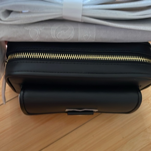 Women Michael Kors Elegant Black Handbag Crossbody Bag Small Gold NWT Perfect - Picture 1 of 10